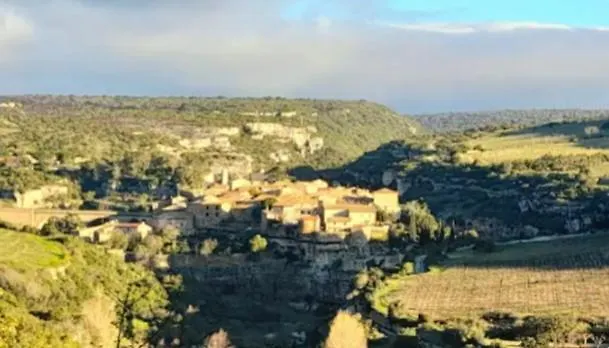 Maison rustique au pied de la Montagne Noire Hébergement de vacances Cassagnolles