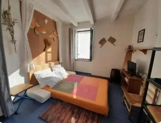 Maison rustique au pied de la Montagne Noire Hébergement de vacances Cassagnolles