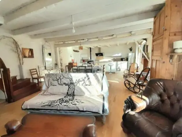Maison rustique au pied de la Montagne Noire Hébergement de vacances *