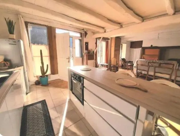 Maison rustique au pied de la Montagne Noire Hébergement de vacances Cassagnolles